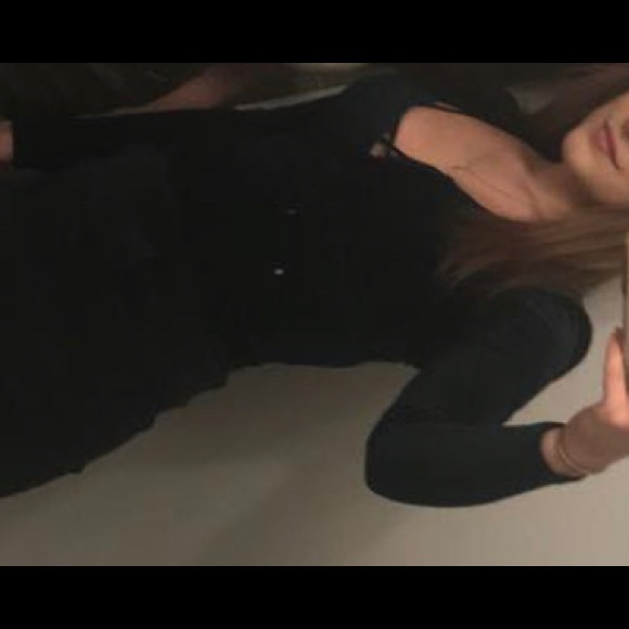 COPY - Urban Outfitters Deep-V long sleeve - Picture 2 of 2